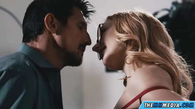 एक सींग का बना गोरा के साथ रोमांटिक सेक्स